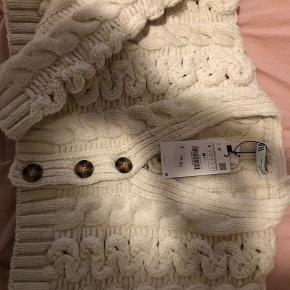 Shoes and sweater - Picture 3 of 6